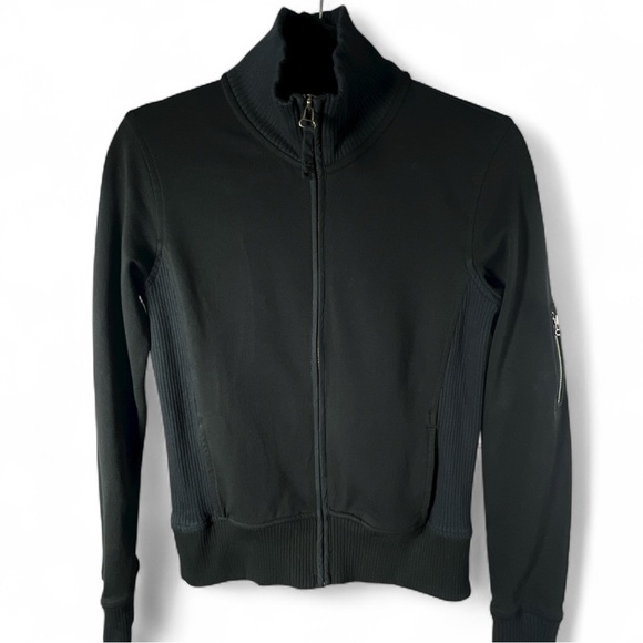 GAP Sweaters - GAP body Black Zip Up sweater ribbed stretch material for added comfort Size XS